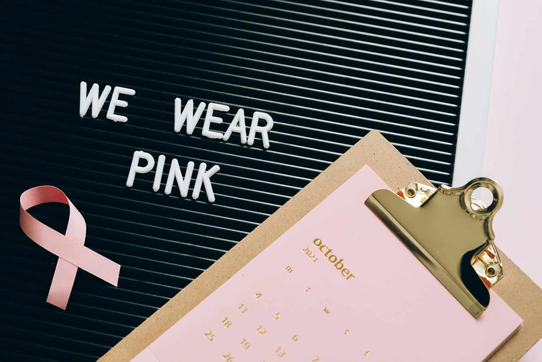 a letter board beside a clipboard with paper calendar